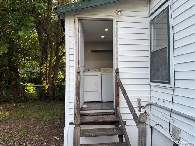 624 E Saratoga Street, Ferndale, MI 48220