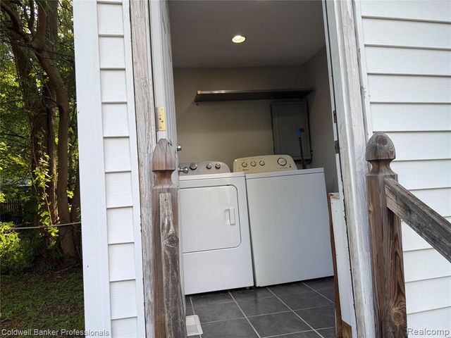 624 E Saratoga Street, Ferndale, MI 48220