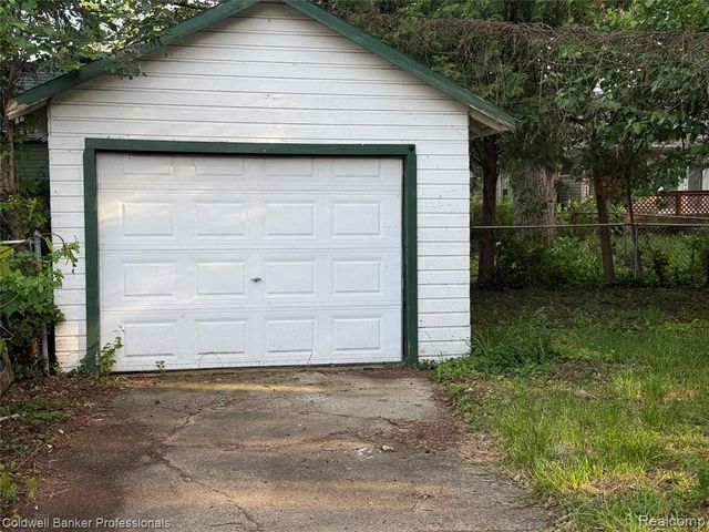 624 E Saratoga Street, Ferndale, MI 48220