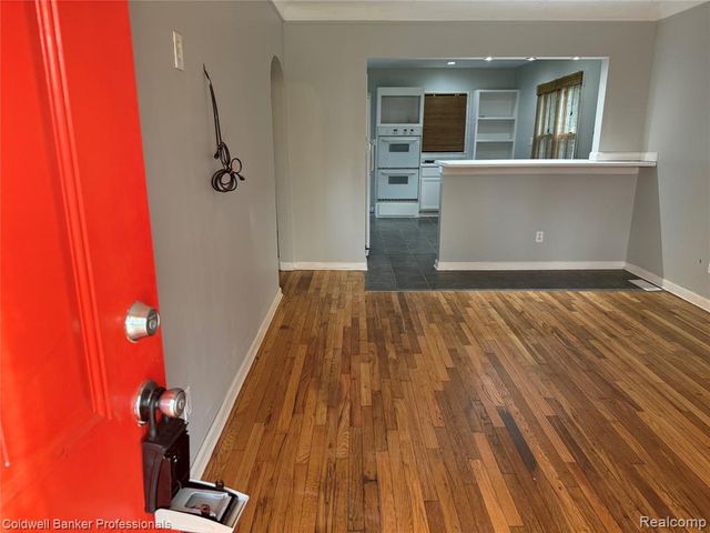 624 E Saratoga Street, Ferndale, MI 48220