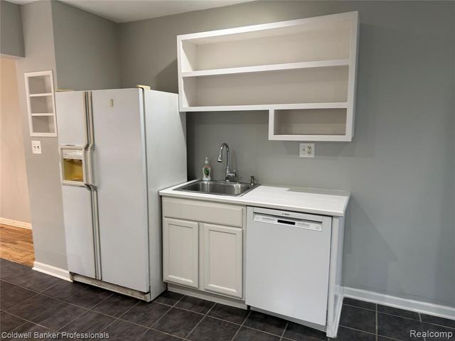 624 E Saratoga Street, Ferndale, MI 48220