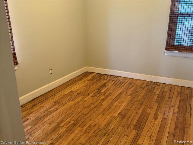 624 E Saratoga Street, Ferndale, MI 48220