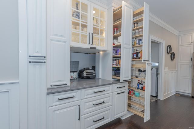 17 Victoria Drive, Newburgh, IN 47630
