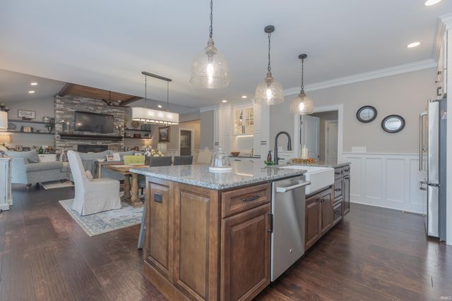 17 Victoria Drive, Newburgh, IN 47630