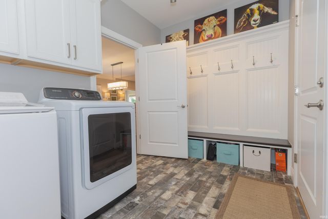 17 Victoria Drive, Newburgh, IN 47630