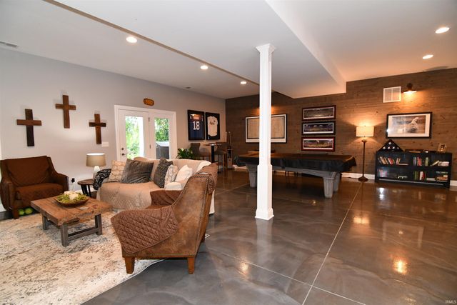 17 Victoria Drive, Newburgh, IN 47630