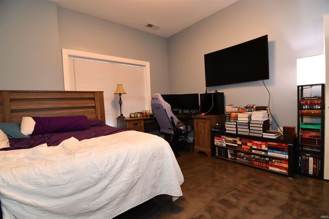 17 Victoria Drive, Newburgh, IN 47630