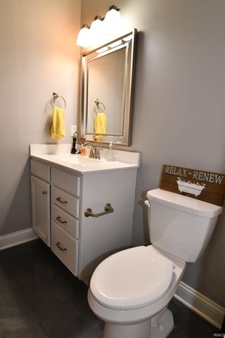 17 Victoria Drive, Newburgh, IN 47630
