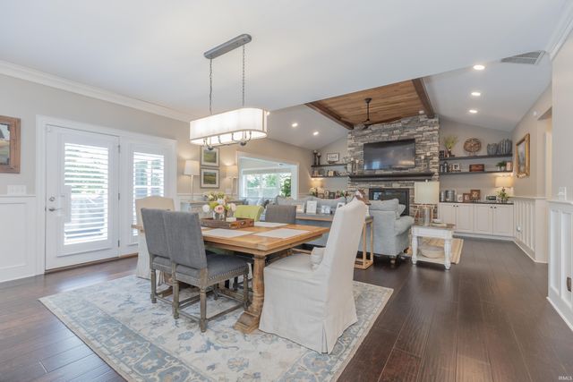 17 Victoria Drive, Newburgh, IN 47630