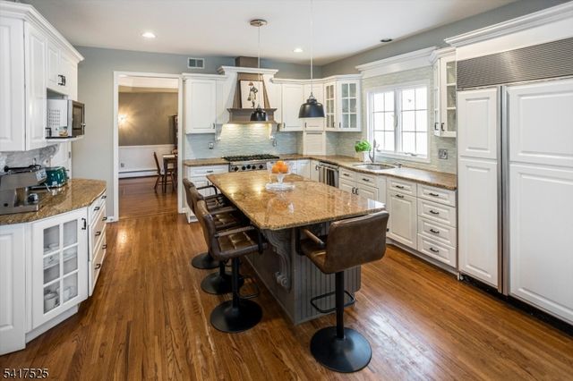 6 MacDougall Ct, Chester Boro, NJ 07930