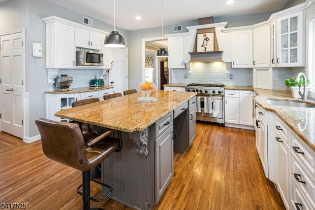 6 MacDougall Ct, Chester Boro, NJ 07930