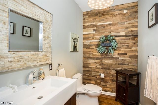 6 MacDougall Ct, Chester Boro, NJ 07930