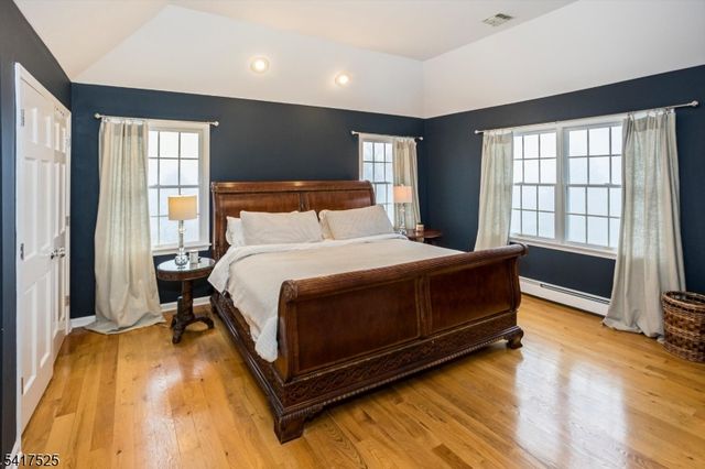 6 MacDougall Ct, Chester Boro, NJ 07930