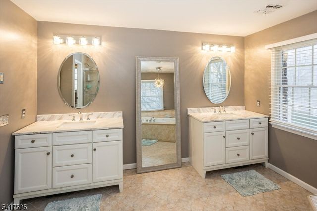 6 MacDougall Ct, Chester Boro, NJ 07930