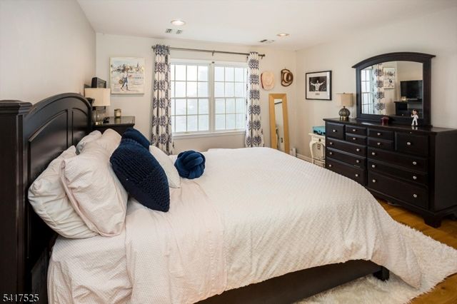 6 MacDougall Ct, Chester Boro, NJ 07930