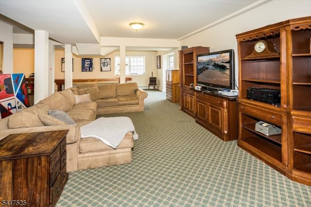 6 MacDougall Ct, Chester Boro, NJ 07930