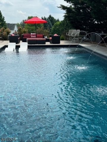 6 MacDougall Ct, Chester Boro, NJ 07930