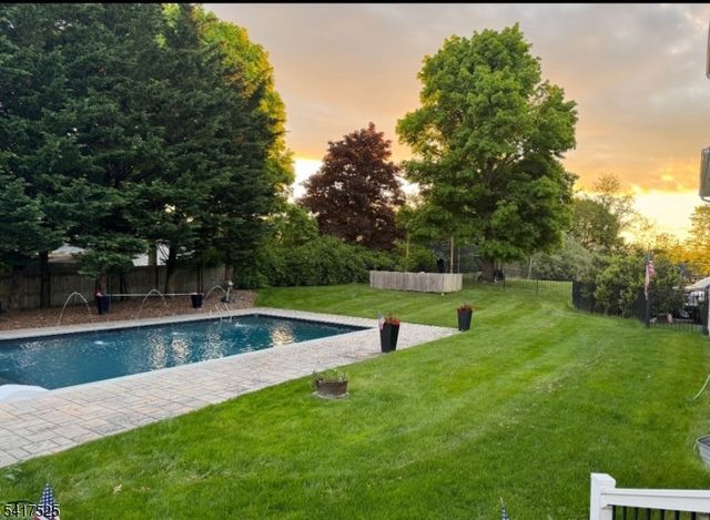 6 MacDougall Ct, Chester Boro, NJ 07930