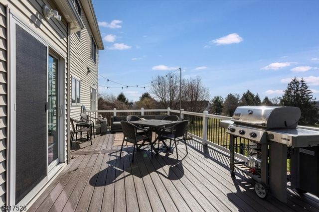 6 MacDougall Ct, Chester Boro, NJ 07930