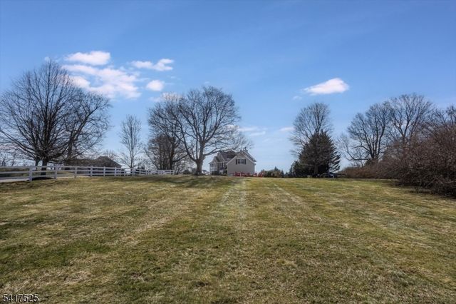 6 MacDougall Ct, Chester Boro, NJ 07930