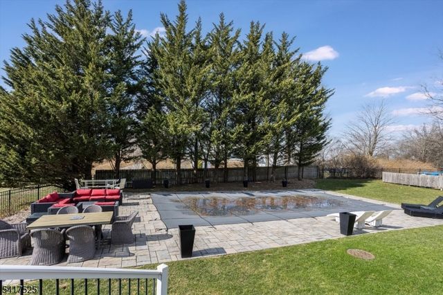 6 MacDougall Ct, Chester Boro, NJ 07930