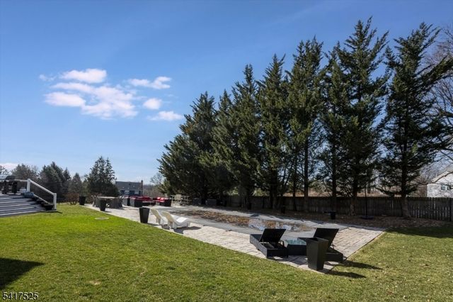 6 MacDougall Ct, Chester Boro, NJ 07930