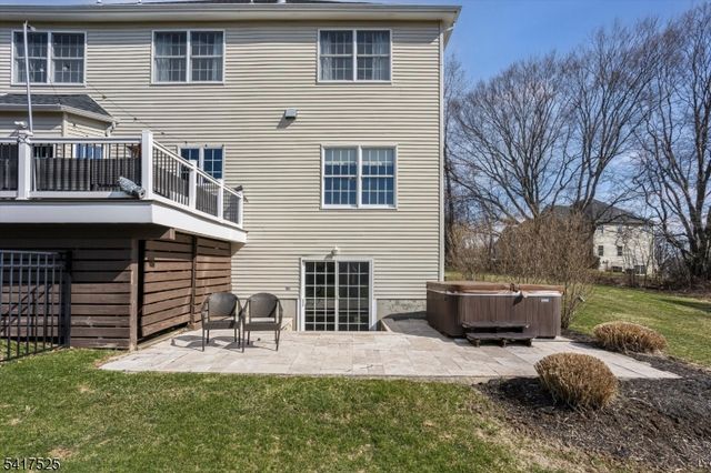 6 MacDougall Ct, Chester Boro, NJ 07930