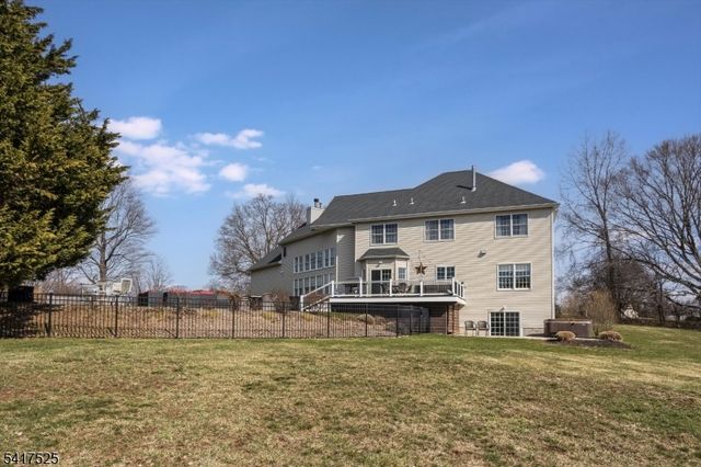 6 MacDougall Ct, Chester Boro, NJ 07930