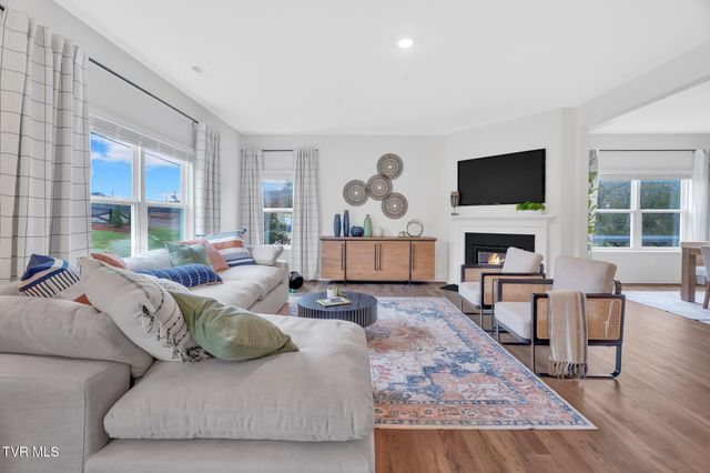 215 Artist Avenue, Johnson City, TN 37615