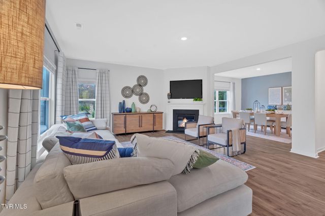 215 Artist Avenue, Johnson City, TN 37615