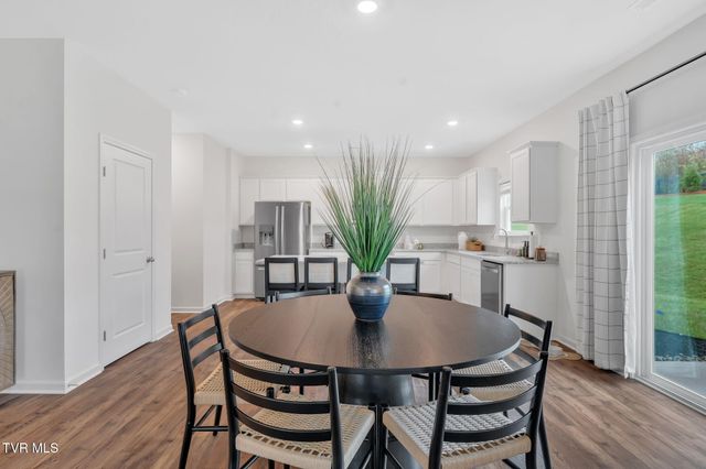 215 Artist Avenue, Johnson City, TN 37615