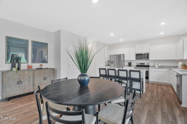 215 Artist Avenue, Johnson City, TN 37615