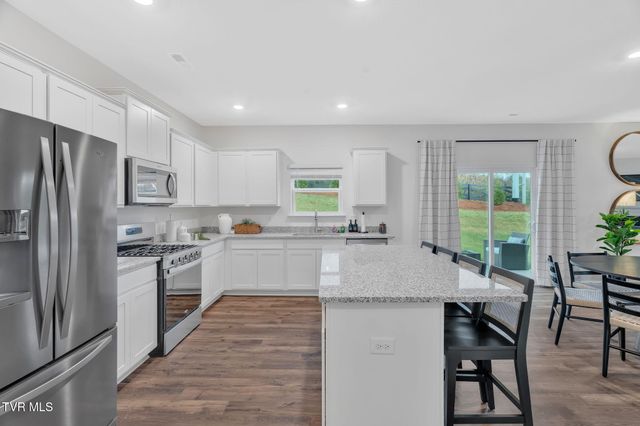 215 Artist Avenue, Johnson City, TN 37615