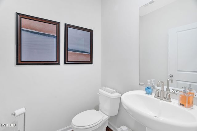 215 Artist Avenue, Johnson City, TN 37615