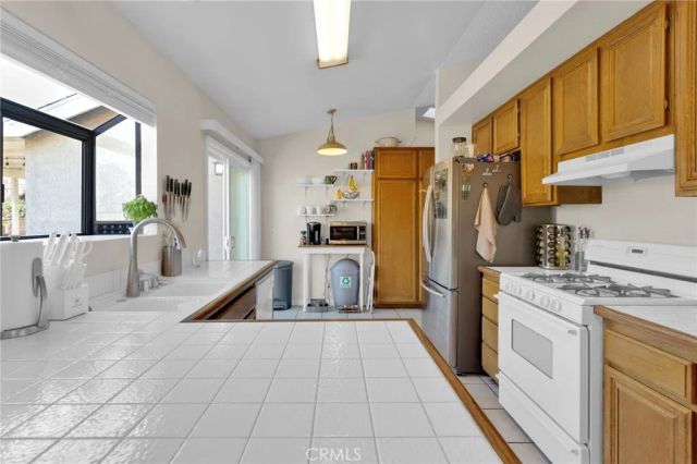 14383 Birchwood Drive, Hesperia, CA 92344