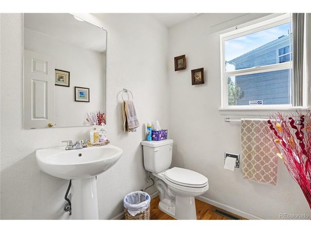 22398 E Oxford Dr, Aurora, CO 80018