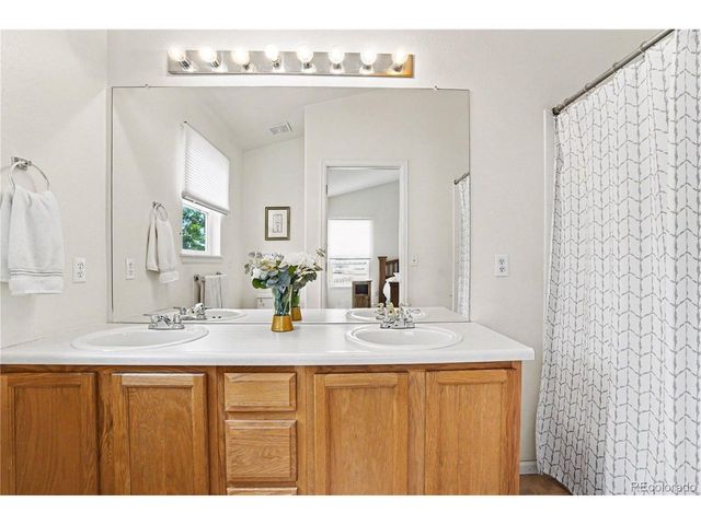 22398 E Oxford Dr, Aurora, CO 80018