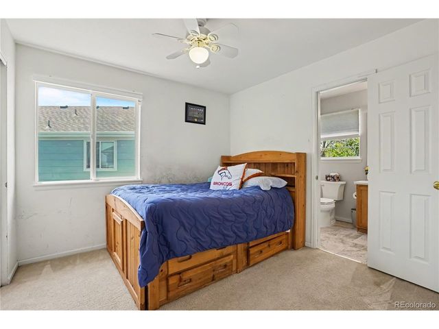 22398 E Oxford Dr, Aurora, CO 80018