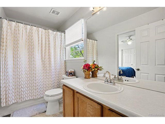 22398 E Oxford Dr, Aurora, CO 80018