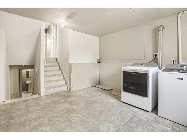 22398 E Oxford Dr, Aurora, CO 80018