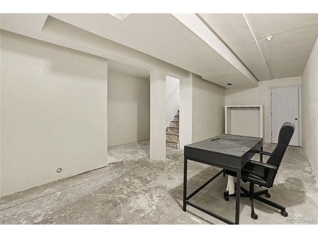 22398 E Oxford Dr, Aurora, CO 80018