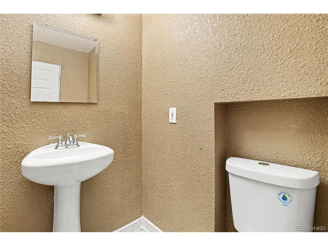 22398 E Oxford Dr, Aurora, CO 80018