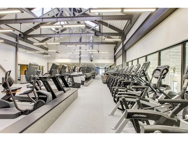 22398 E Oxford Dr, Aurora, CO 80018