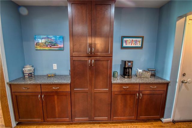 1100 W 96th Terrace, Kansas City, MO 64114