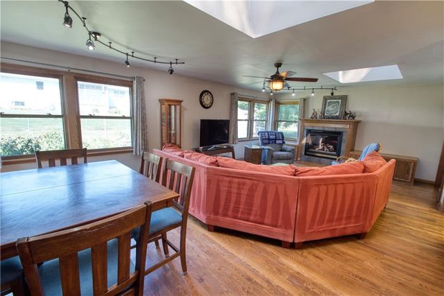 1100 W 96th Terrace, Kansas City, MO 64114