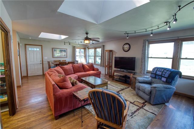 1100 W 96th Terrace, Kansas City, MO 64114