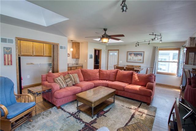 1100 W 96th Terrace, Kansas City, MO 64114