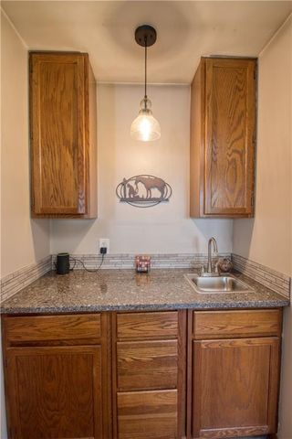 1100 W 96th Terrace, Kansas City, MO 64114