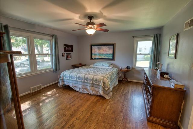 1100 W 96th Terrace, Kansas City, MO 64114