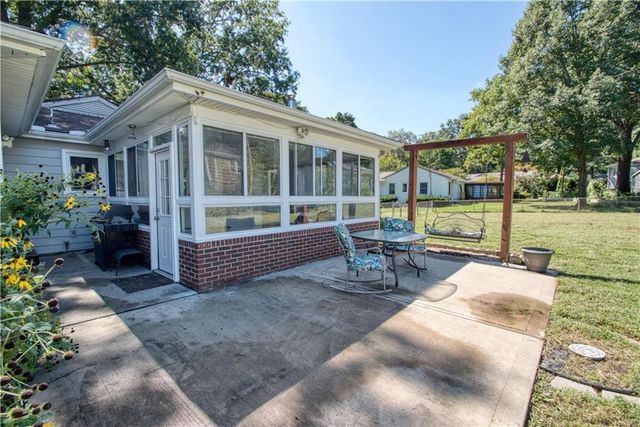1100 W 96th Terrace, Kansas City, MO 64114
